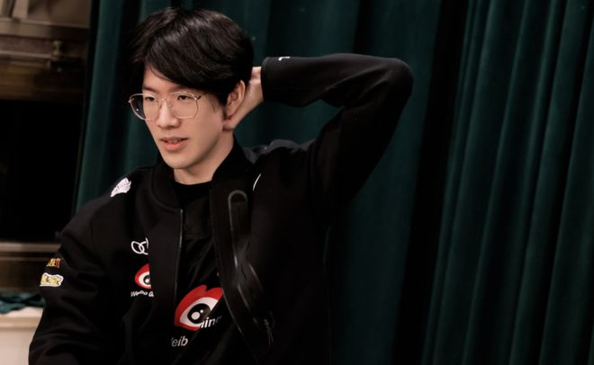 韩轶透露：[ xiye ]将在传奇杯结束后重新加入[ Top Esports ]担任教练。