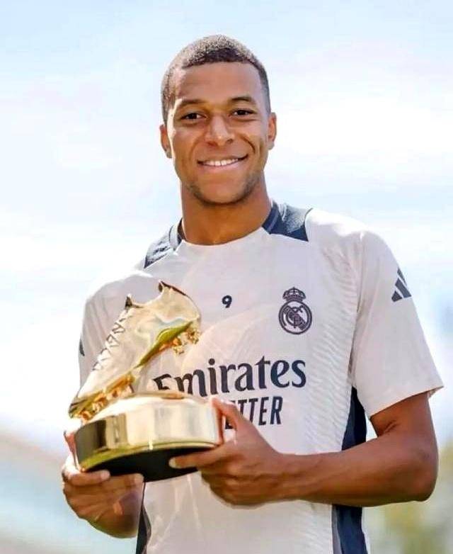 许尔勒：踢球的各种要求让我觉得不是我的生活，所以选择退役（难以认同被诸多要求束缚的足球生活，许尔勒选择退役）